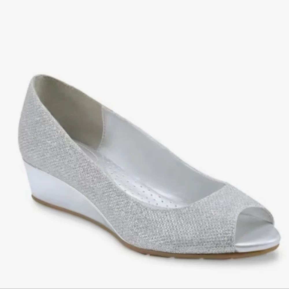 Bandolino Silver Metallic Candra Wedge Pump Size 9.5